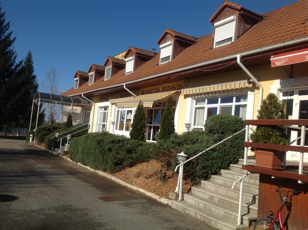 Club Torony Hotel Dış mekan fotoğraf